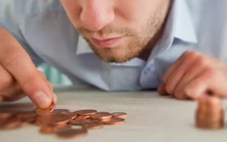 Risparmio forzato e ristrettezze economiche possono concorrere a configurare il reato di maltrattamenti