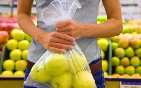 Buste di plastica per frutta e verdura: si possono portare da casa