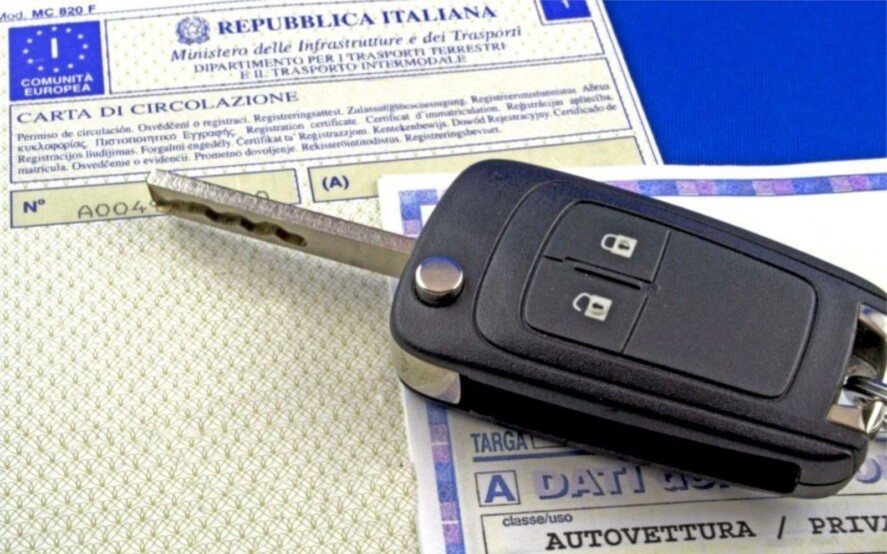 Obbligo di aggiornamento della carta di circolazione ex art. 94 CdS se il veicolo è in uso a soggetto diverso dallâintestatario