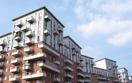 Lo stato di bisogno non giustifica l’occupazione senza titolo di un alloggio popolare.
