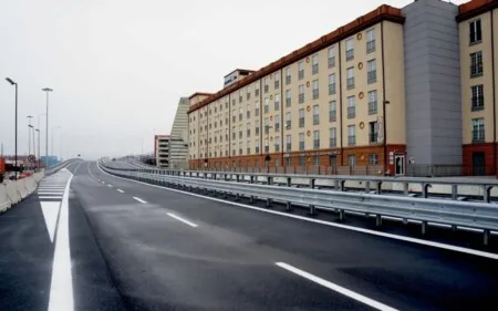 Fascia di rispetto stradale: il vincolo di inedificabilità non è soggetto a decadenza