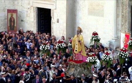 Il sorvegliato speciale può partecipare alla festa del Santo Patrono?