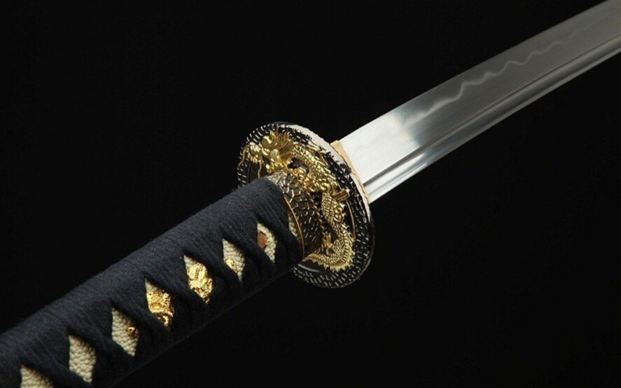 La katana costituisce unâarma propria il cui porto è reato.