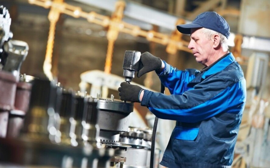 Trasferimento di imprese e mantenimento dei diritti dei lavoratori dipendenti di una società datrice di lavoro ma effettivamente impiegati da altra società del gruppo.