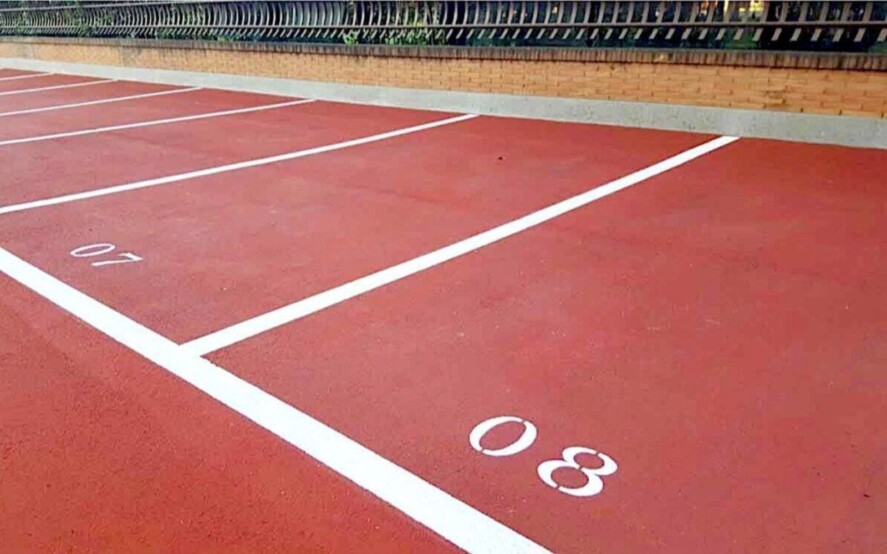 Mancata destinazione a parcheggio dell’area indicata nella licenza edilizia. Responsabilità del costruttore.