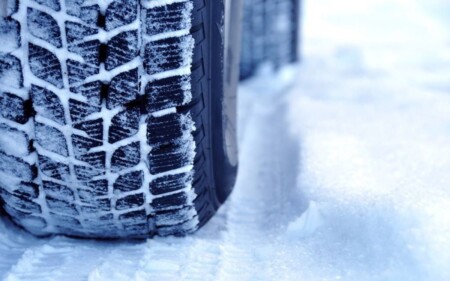 Obbligo pneumatici invernali o catene da neve a bordo
