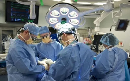 Assicurazione sanitaria per interventi chirurgici: rileva lâobiettivo terapeutico e non la tecnica operatoria.