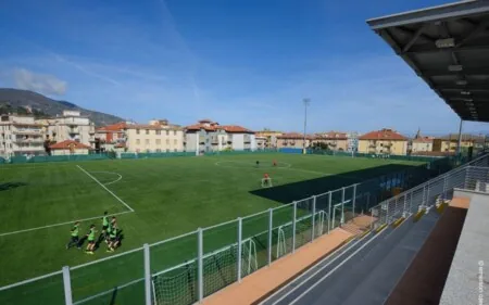 Controversia insorta su una convenzione di progettazione, costruzione e gestione di un impianto sportivo comunale.
